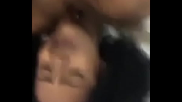 Acontece algo incrivel quando essa negra bucetuda da o cu