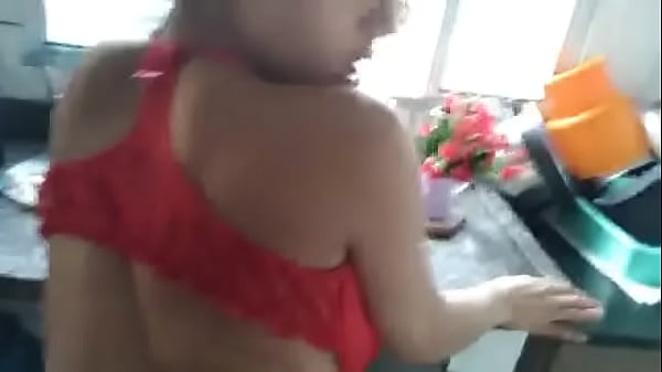 Novinha bunduda trepando na cozinha