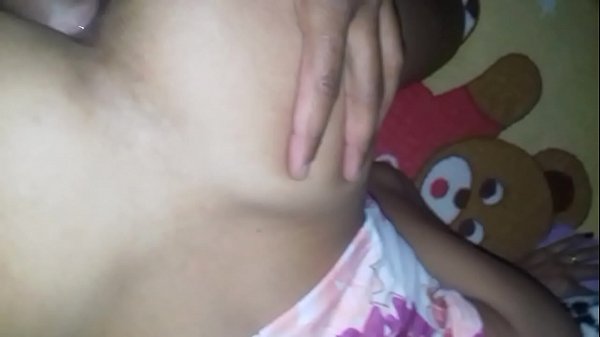 Tarado socando no cuzinho da rabuda