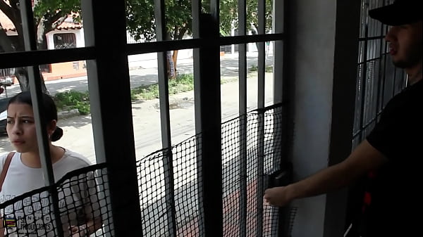 Trepando com a vizinha enquanto o namorado dela trabalha